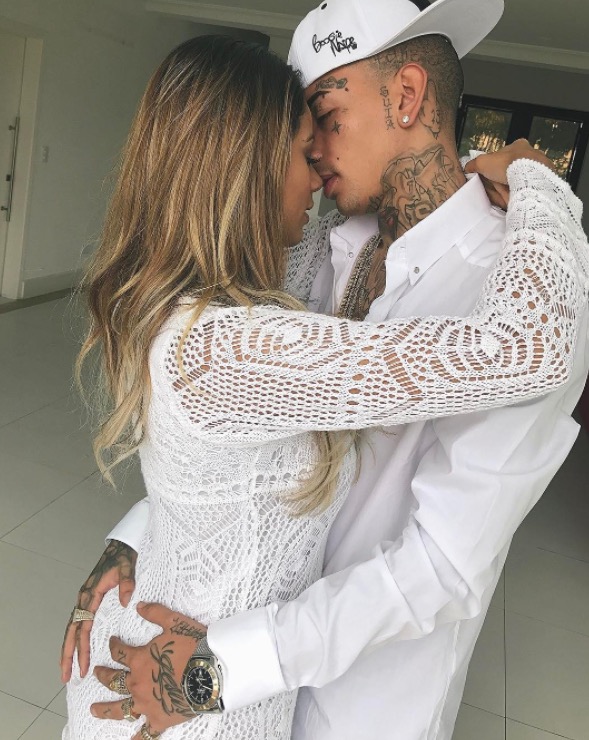 Em foto com mão na bunda, MC Guimê desmente fim de noivado com Lexa