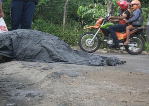 Corpo esquartejado é achado dentro de sacos plásticos em boca de bueiro de Manaus 
