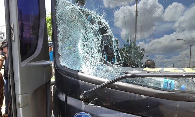 Ônibus de banda de forró atropela e mata pedestre