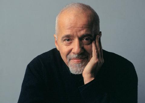 Livros de Paulo Coelho são vetados por apresentarem conteúdo ‘erótico' 