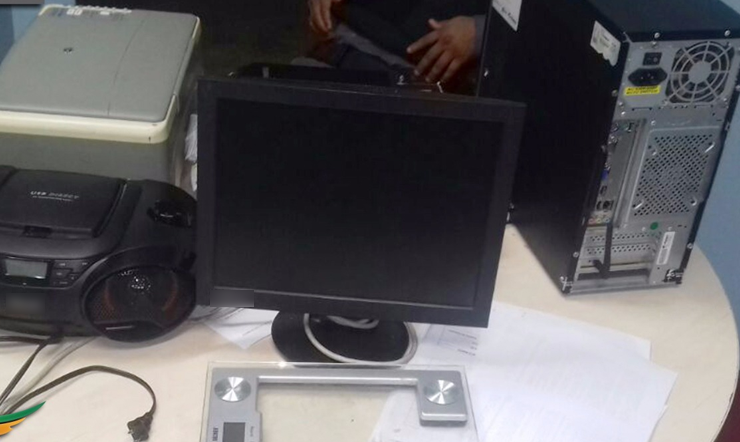 Polícia flagra bandidos roubando objetos de escola municipal em Manaus