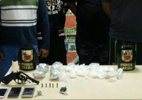 Grupo é preso com drogas e arma em Manaus