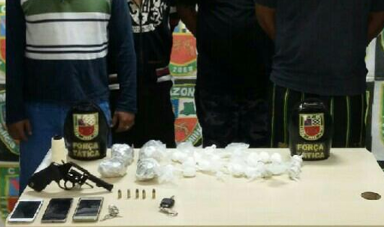Grupo é preso com drogas e arma em Manaus