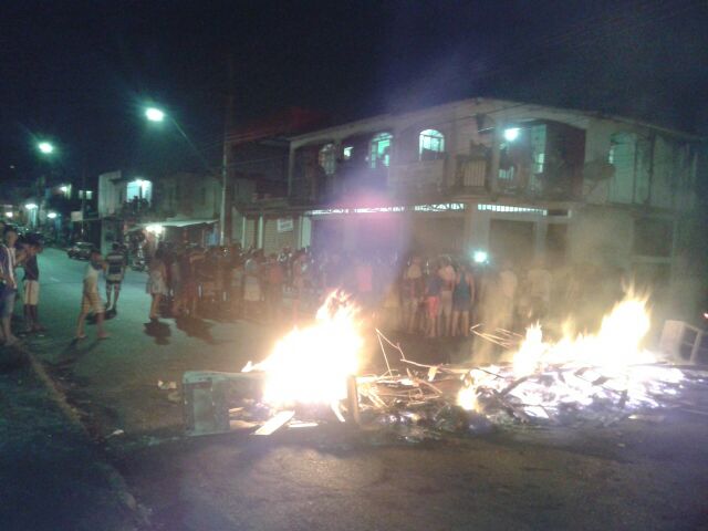 Após protestos, moradores liberam avenida e esperam respostas sobre casas alagadas durante chuva em Manaus
