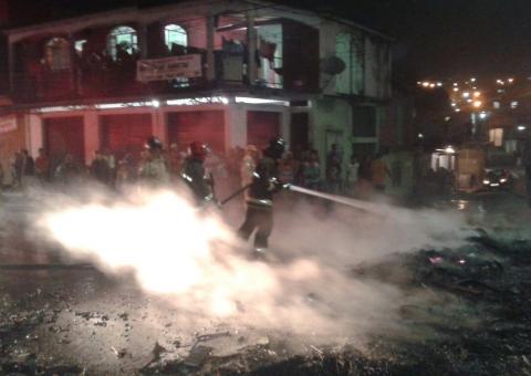 Após protestos, moradores liberam avenida e esperam respostas sobre casas alagadas durante chuva em Manaus