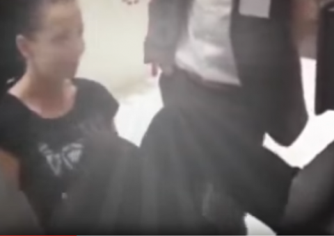 Chocante: Jovem quebra as duas pernas em exercícios na academia