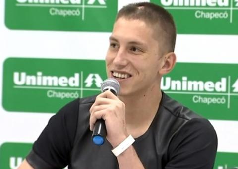 Após 56 dias internado, Follmann recebe alta e deve colocar prótese nos próximos dias