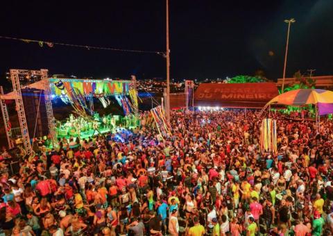 Banda do DJ Evandro Jr. comemora 15 anos neste domingo