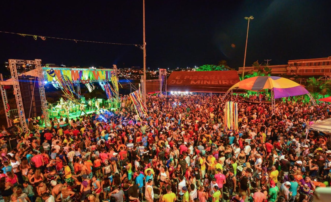 Banda do DJ Evandro Jr. comemora 15 anos neste domingo