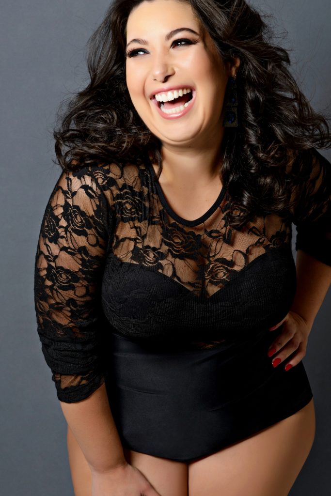 Atriz da Globo é chamada de gorda e rebate: ‘Tenho espelho em casa’