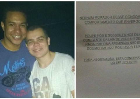 Casal gay recebe recado homofóbico e racista em condomínio