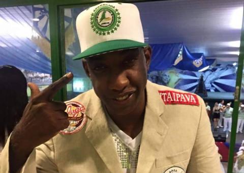 Ito Melodia canta sucessos do carnaval carioca no Baile do Hawaii em Manaus