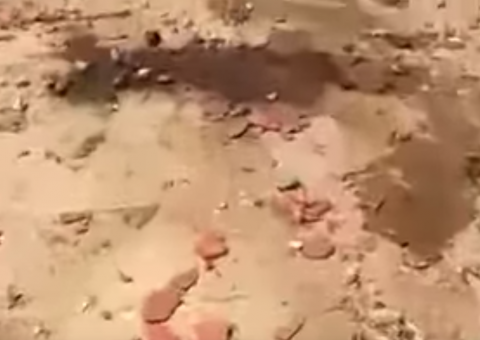 VÍDEO: Detento do presídio de Alcaçuz exibe restos mortais de rivais