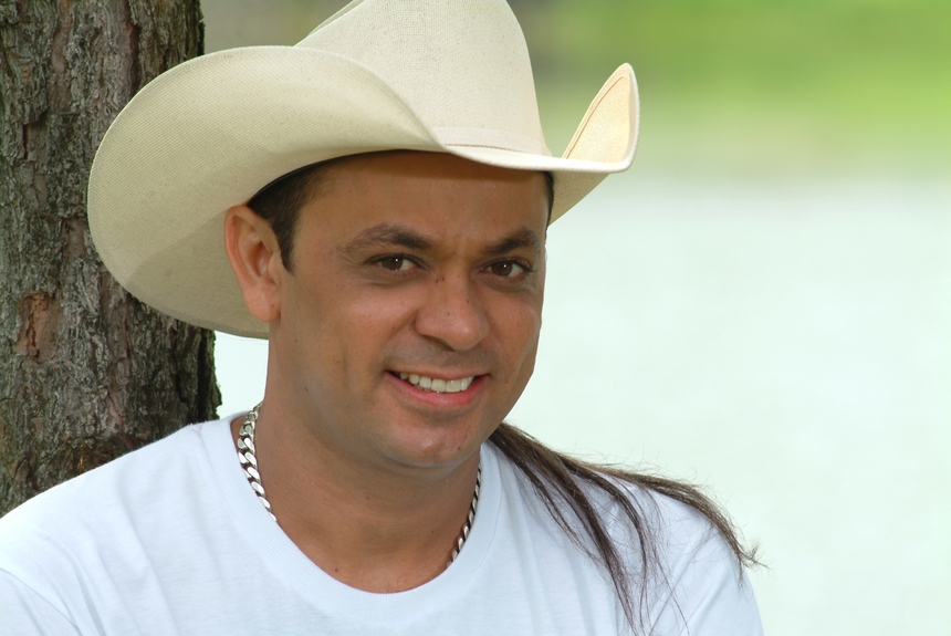 Frank Aguiar se envolve em barraco e assusta vizinhos