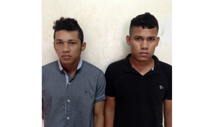 No AM, dupla é presa acusada de esfaquear e degolar homem no meio da rua