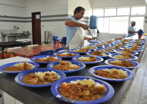 Prefeitura começa a distribuição da merenda escolar para as 492 escolas 