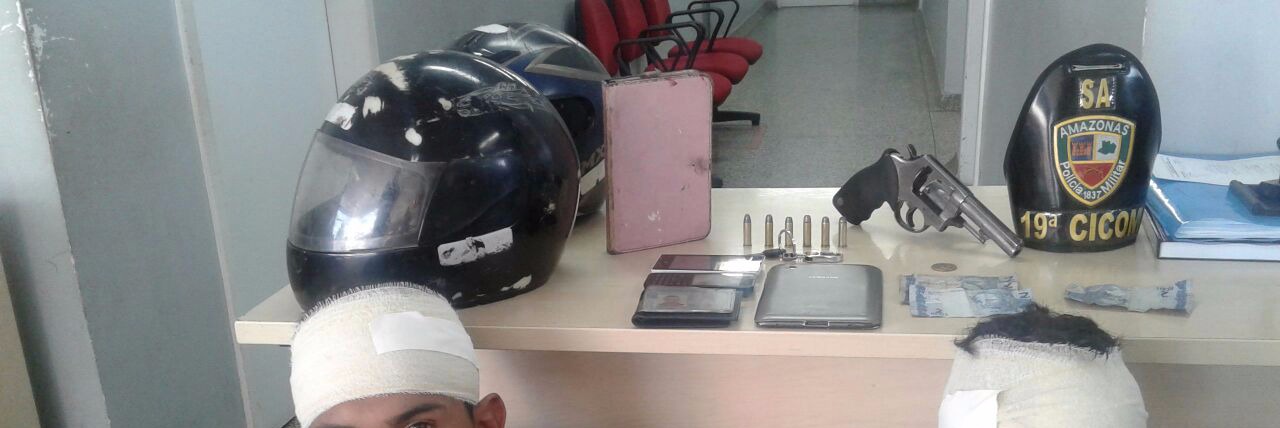 Dupla é detida com arma de fogo e moto roubada em Manaus