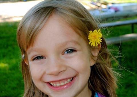 Pais não querem contar para filha que ela está preste a morrer 