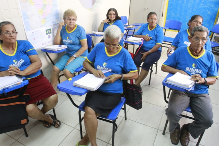 Prefeitura abre turma de Ensino Fundamental para adultos e idosos em Manaus
