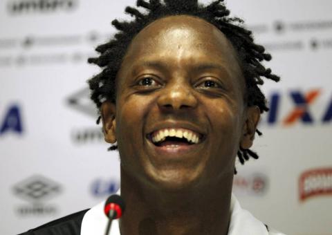 Jogador do Vasco leva surra após ser flagrado com mulher de amigo