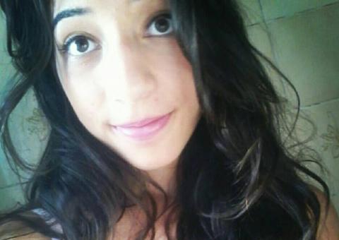 Jovem sai escondida de casa e é morta a facadas 