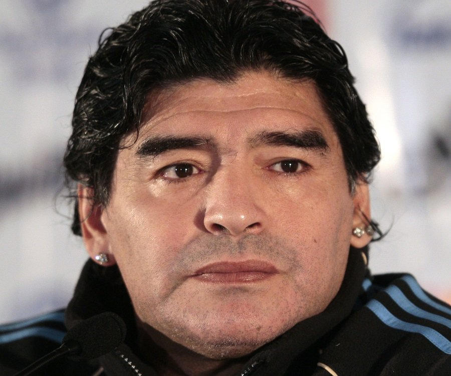 Maradona revela que se envolveu com drogas no Barcelona