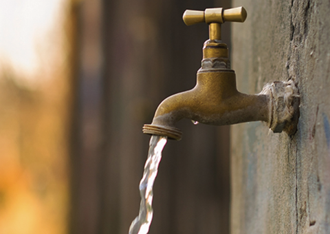 Quedas de energia deixam mais de 90 bairros sem água em Manaus