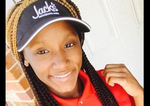 Atendente de fast-food é presa após passar sangue menstrual em lanches 