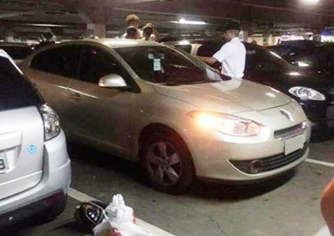 Criança é deixada uma hora trancada pelo pai dentro de carro em shopping