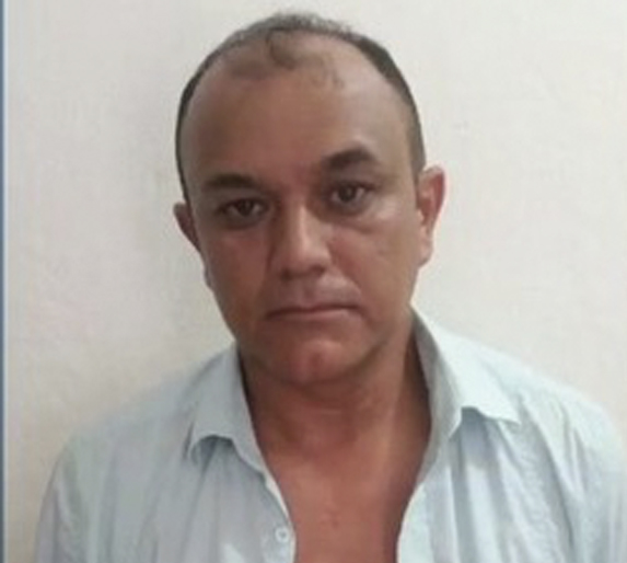 Pai prende e tortura filha depois de descobrir que ela estava grávida