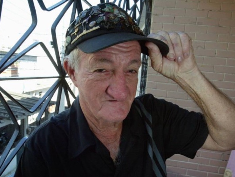  Morre, aos 85 anos, o assistente de palco Russo