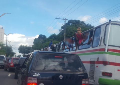 Facas e terçados são encontrados em ônibus com torcedores do Compensão