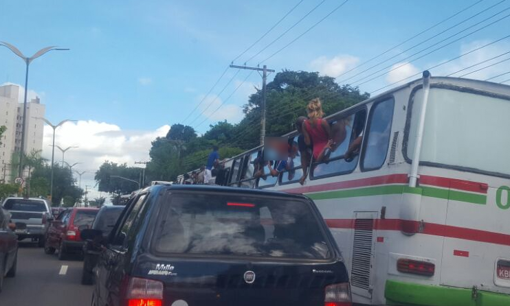 Facas e terçados são encontrados em ônibus com torcedores do Compensão