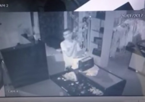 Bandido 'escala' prédio para furtar loja pela segunda vez em Manaus