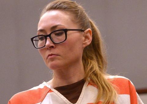 Professora é presa após fazer sexo com alunos em estacionamento de igreja e revela motivo bizarro que a levou a isso