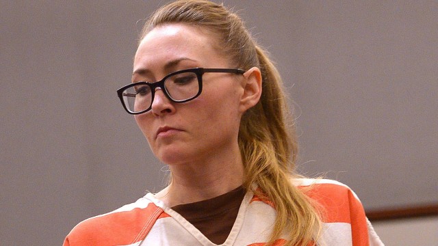 Professora é presa após fazer sexo com alunos em estacionamento de igreja e revela motivo bizarro que a levou a isso