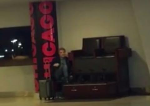 Após ser considerado foragido, Eike Batista embarca em NY de volta ao Brasil 