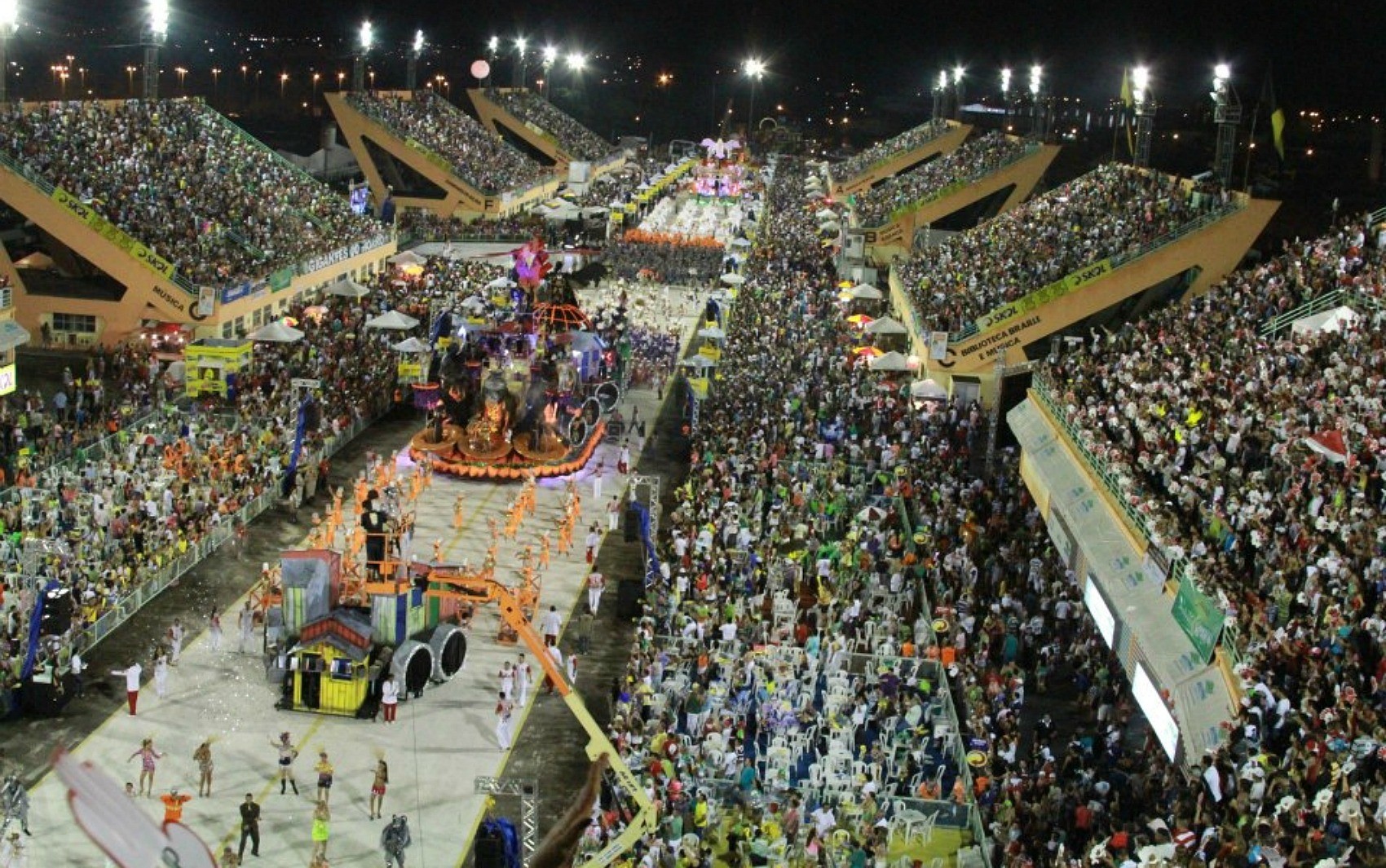 Escolas de Samba de Manaus receberão apoio para tradicional desfile no Sambódromo