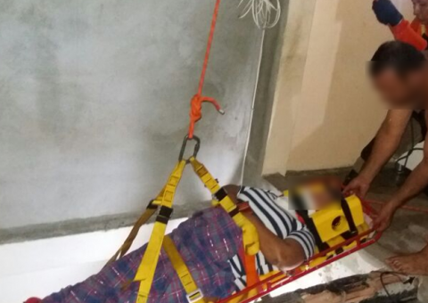 Para fugir de assaltantes, mulher pula de janela e fica gravemente ferida no Centro de Manaus