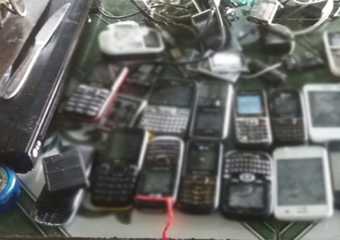 Churrasqueira, celulares e facas são encontrados durante revista em presídio no AM