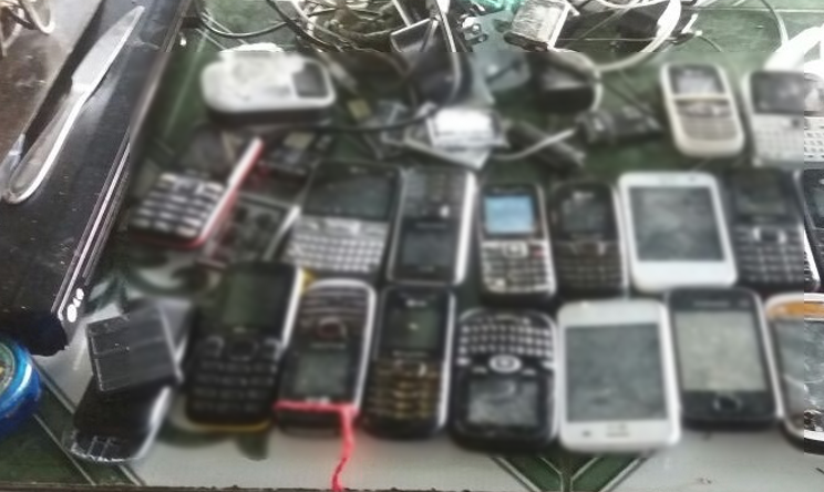 Churrasqueira, celulares e facas são encontrados durante revista em presídio no AM