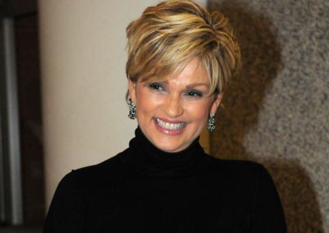 Após sentir fortes dores no peito, Andréa Nóbrega é internada 