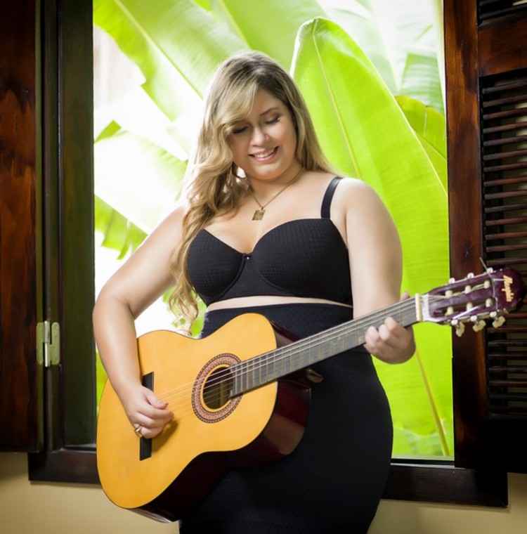 Marília Mendonça vira garota propaganda de linha plus size de lingerie 'Me senti um mulherão'