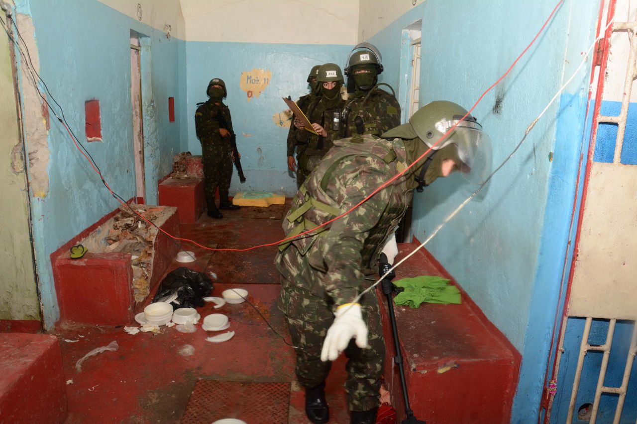 Em Manaus, 23 celulares são encontrados na Vidal Pessoa