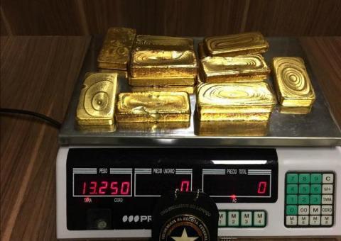 Homem é preso ao tentar embarcar com barras de ouro escondidas em aeroporto de Manaus