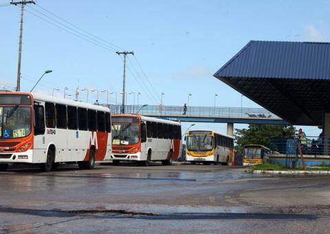 Em Manaus, motorista de ônibus é demitido e rodoviários 'fecham' T4 em protesto