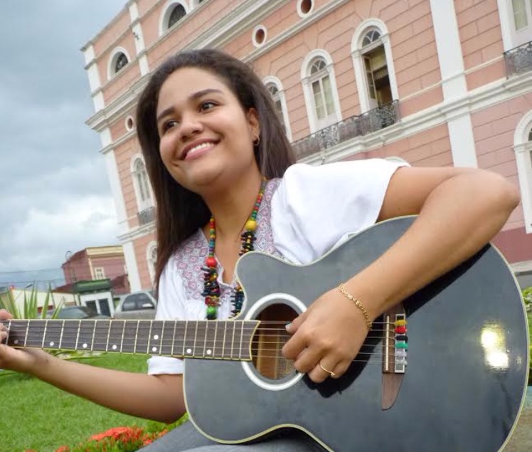 Shows gratuitos de artistas locais movimentam shopping em Manaus