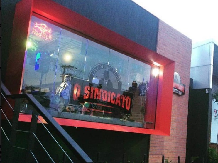 O Sindicato lança noite de karaokê com banda ao vivo