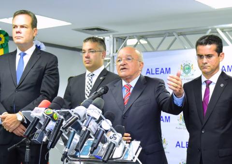 No Amazonas, governador anuncia investimentos na saúde e diz que assumirá a pasta nos próximo dias