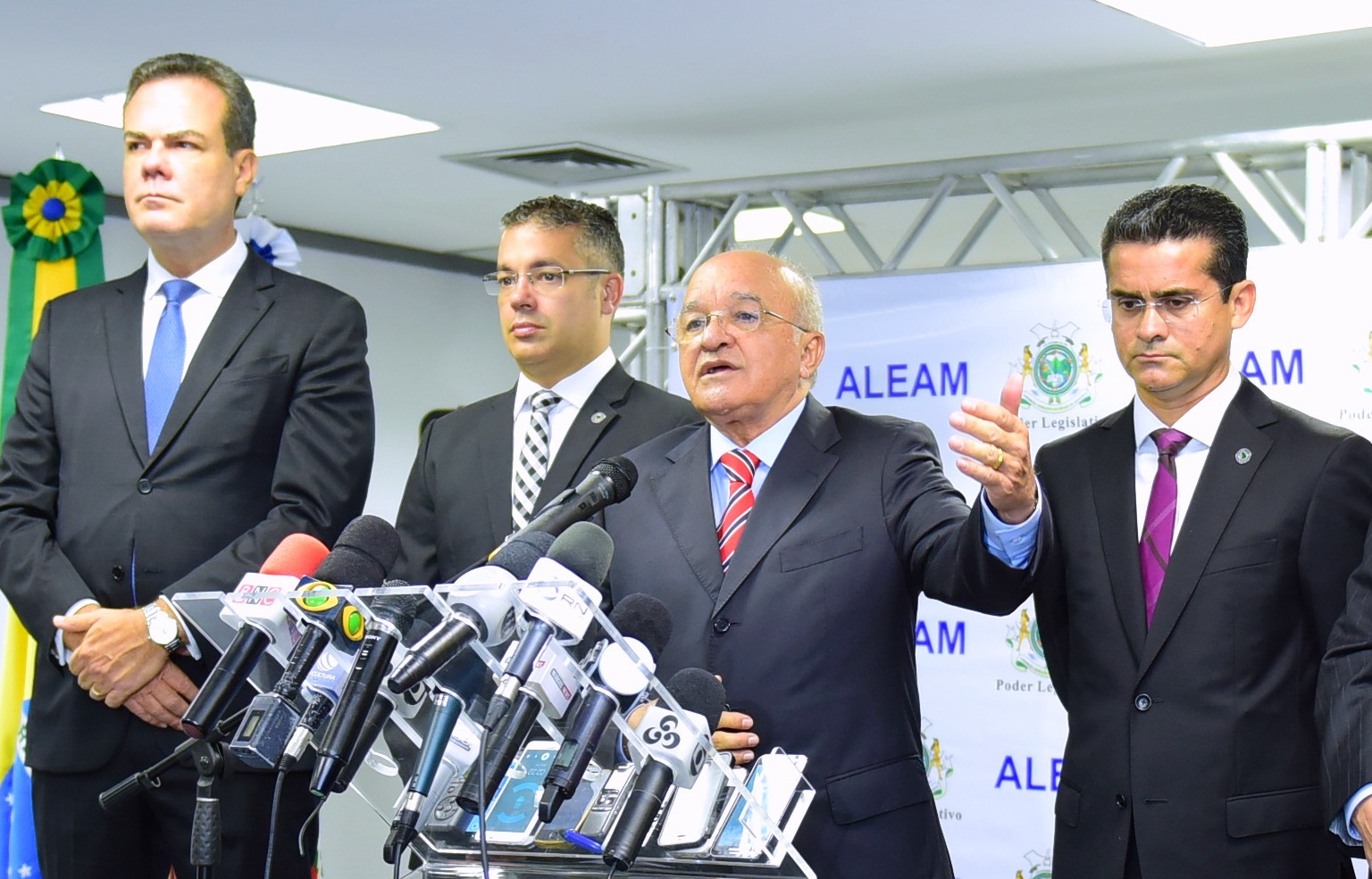 No Amazonas, governador anuncia investimentos na saúde e diz que assumirá a pasta nos próximo dias